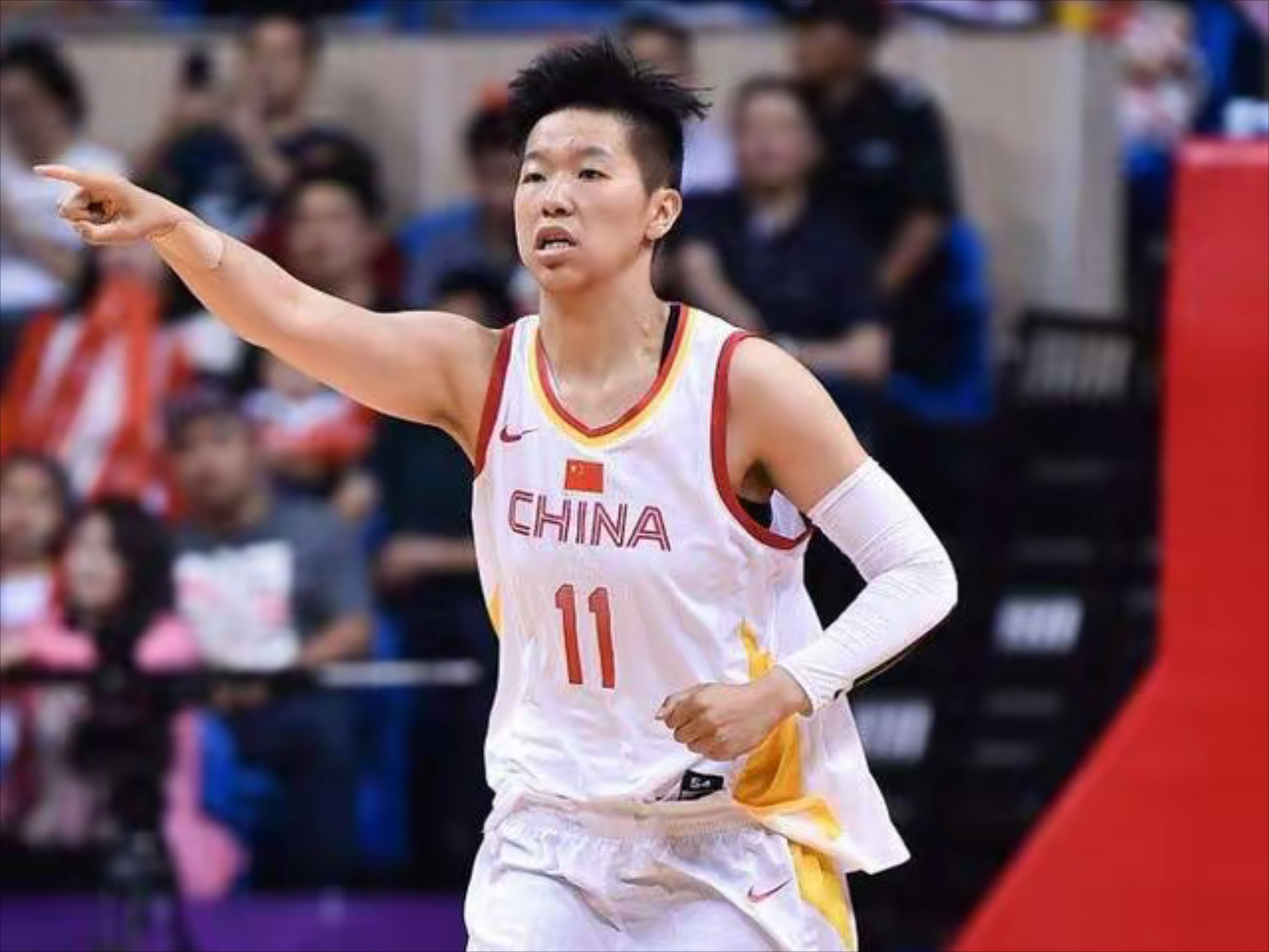 CBA赛场气氛火爆，球迷热情高涨