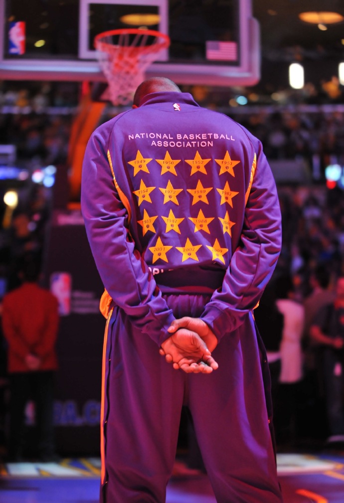 NBA球员参与慈善公益活动，传递正能量