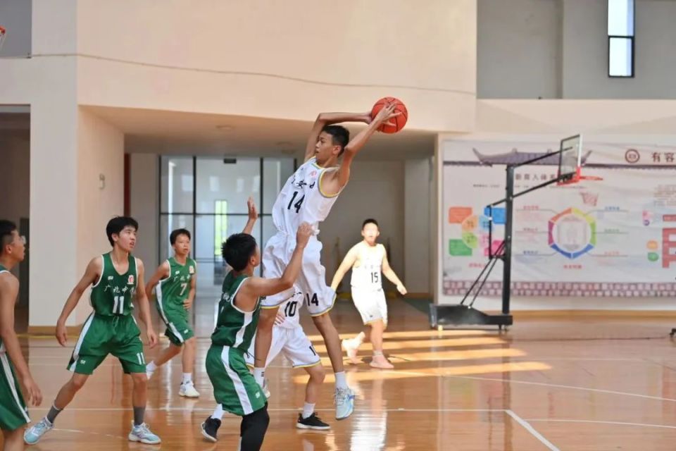 竞技篮球夏令营吸引万名青少年参与