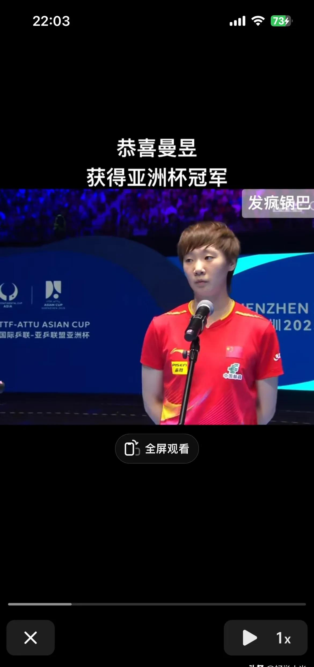 英勇无畏，女队员在比赛中胜负难分
