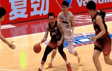 篮球赛事上出现争议事件，裁判员须准确作判定