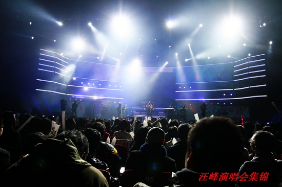 山西体育馆内火爆上演强强对决，精彩不容错过！
