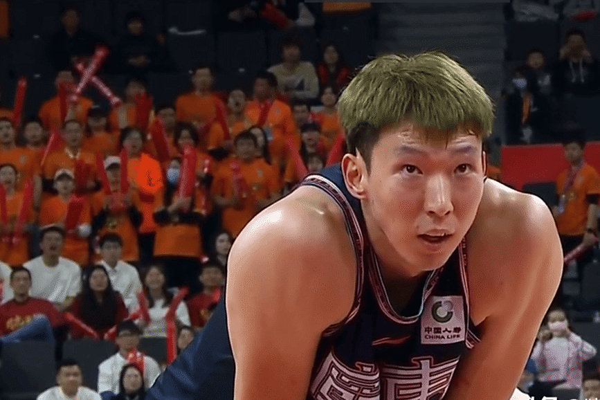 易胜博体育-双方对决异常激烈，现场观众尖叫连连