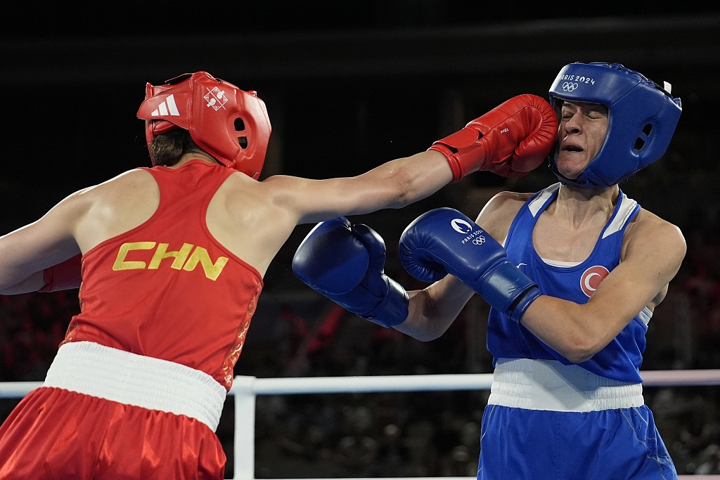 爱尔兰拳击选手在激烈比赛中脱颖而出