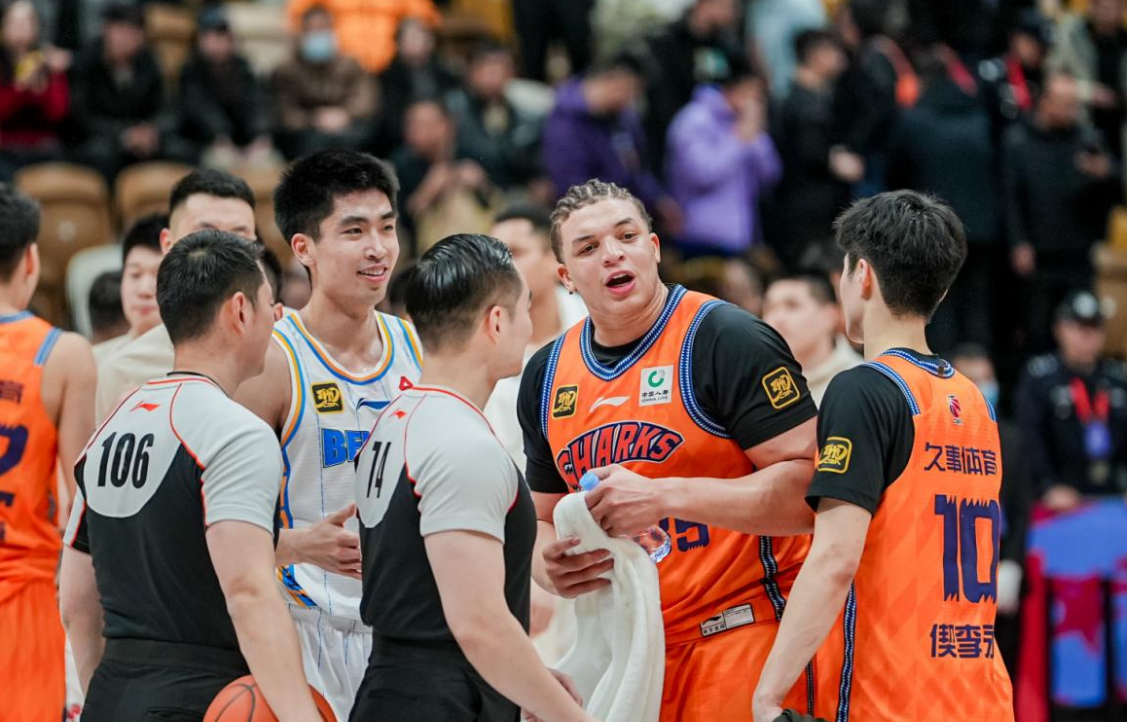 新疆男篮胜上海，开启良好开端