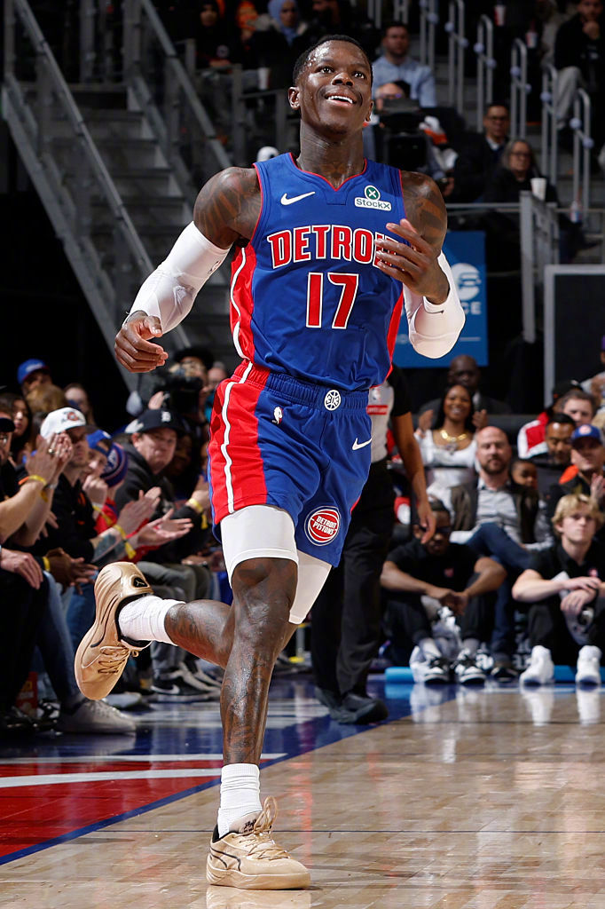 活塞险胜尼克斯，客场硬战取胜