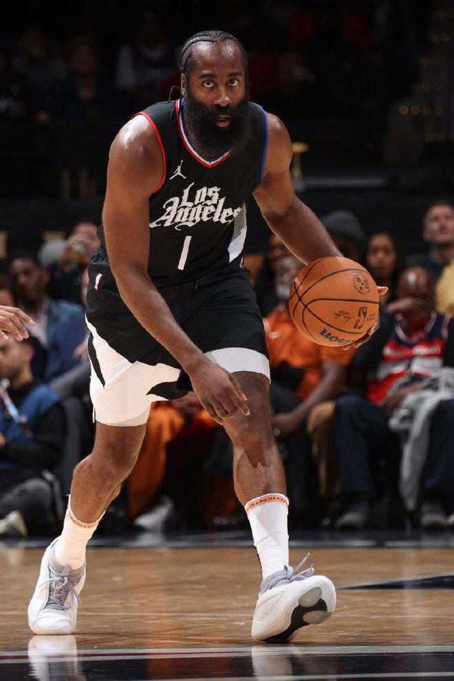 快船大胜公牛,伦纳德接连砍下高分 快船大胜公牛,伦纳德接连砍下高分