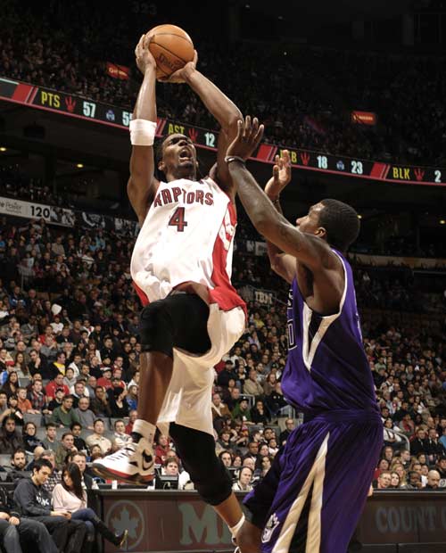 国王主场迎战猛龙,争取主场胜 国王主场迎战猛龙,争取主场胜