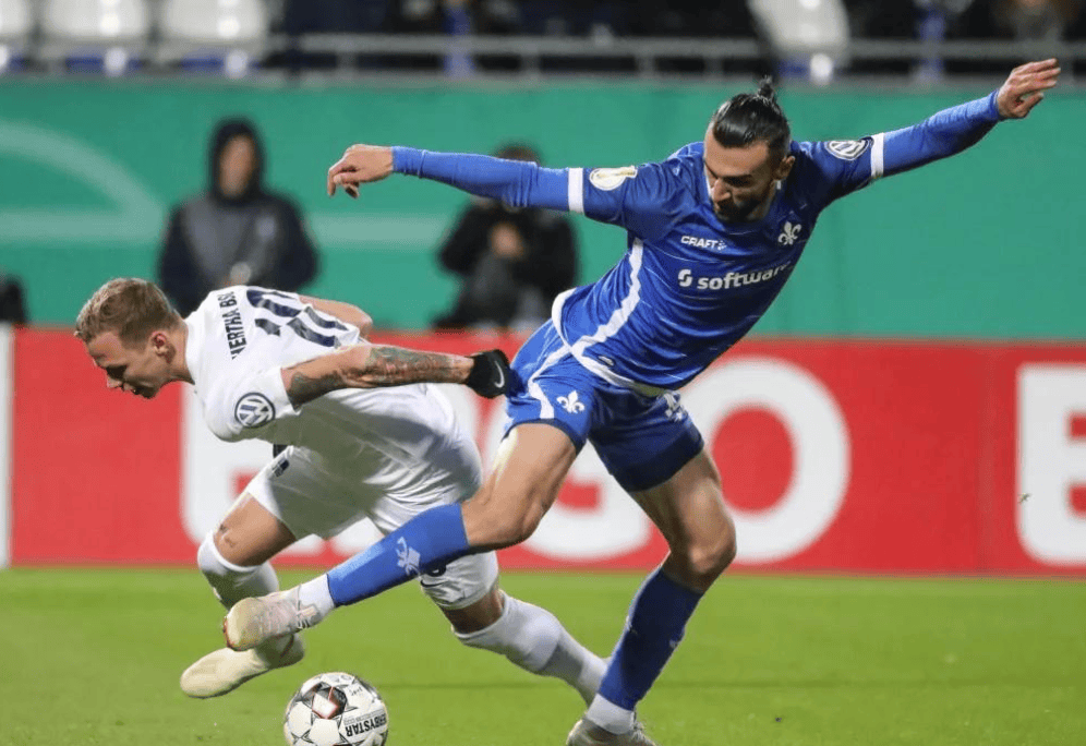 易胜博体育官方网站-柏林赫塔教练组合推出新战术，挑战对手