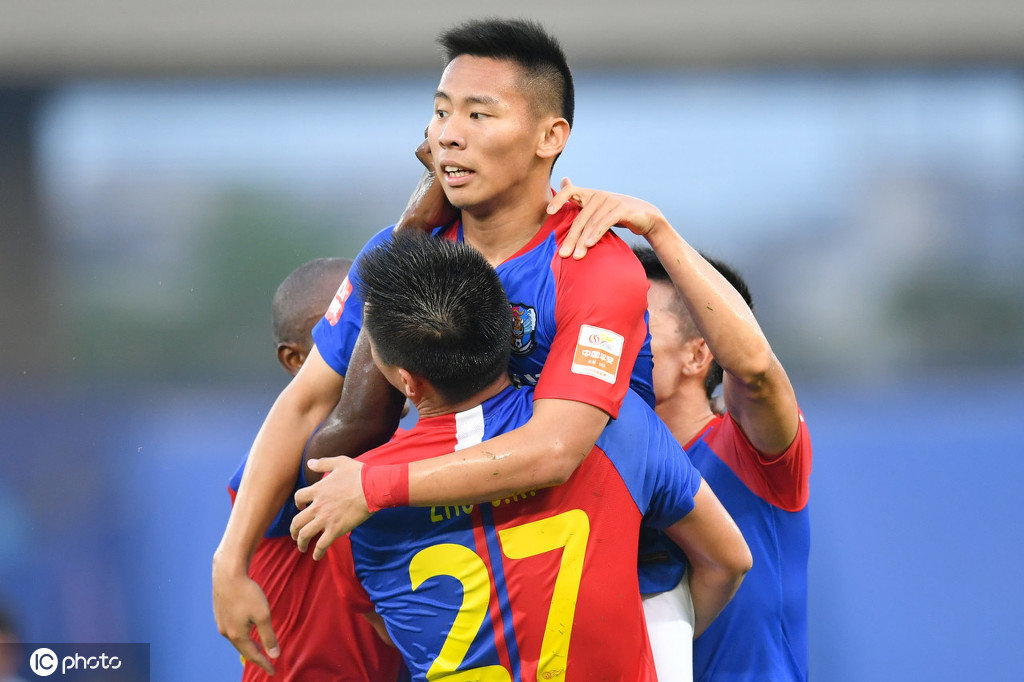 强队在亚洲舞台上交锋，一触即发激烈对决