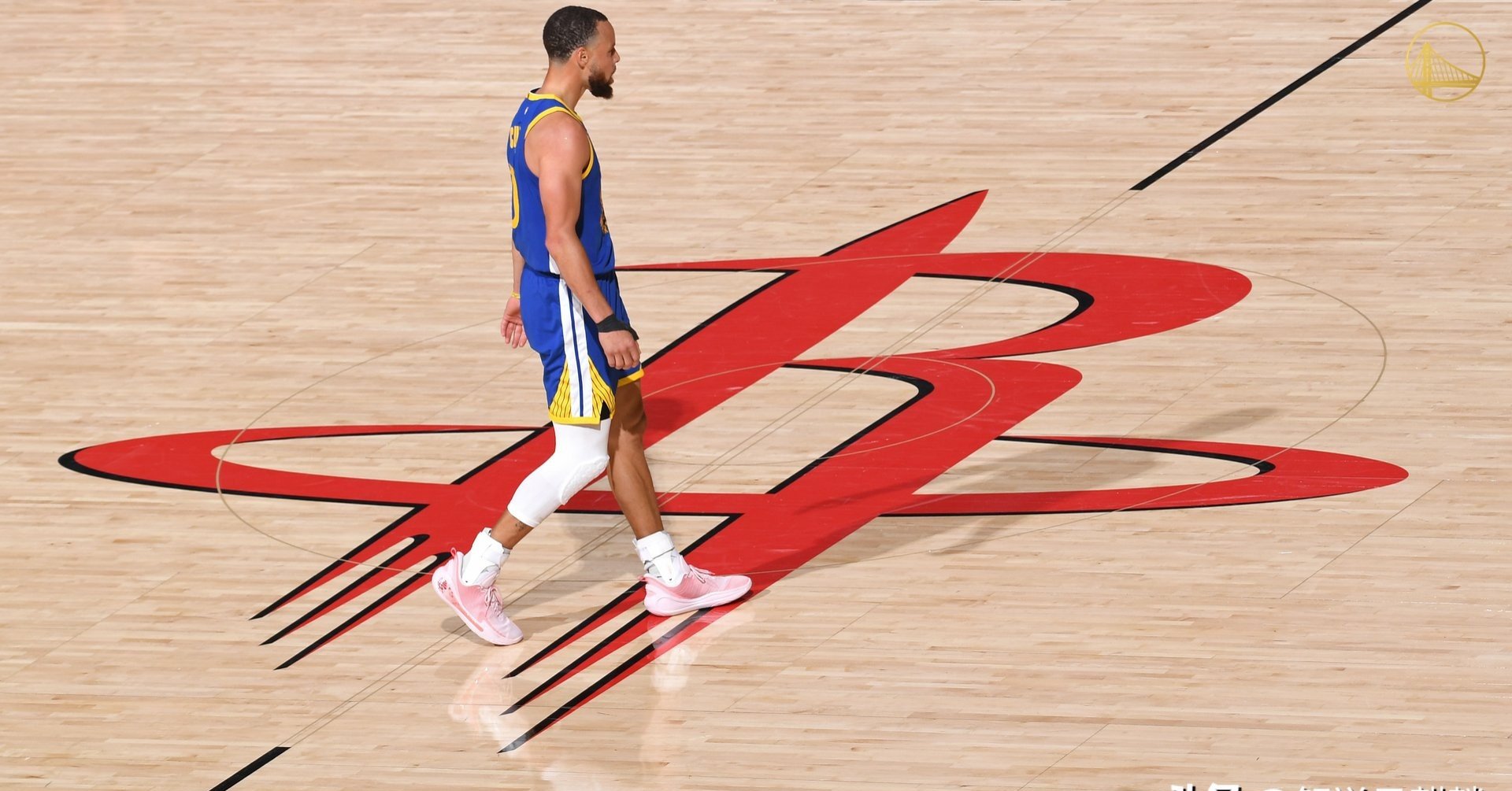 勇士后卫状态神勇，带领球队稳住局面