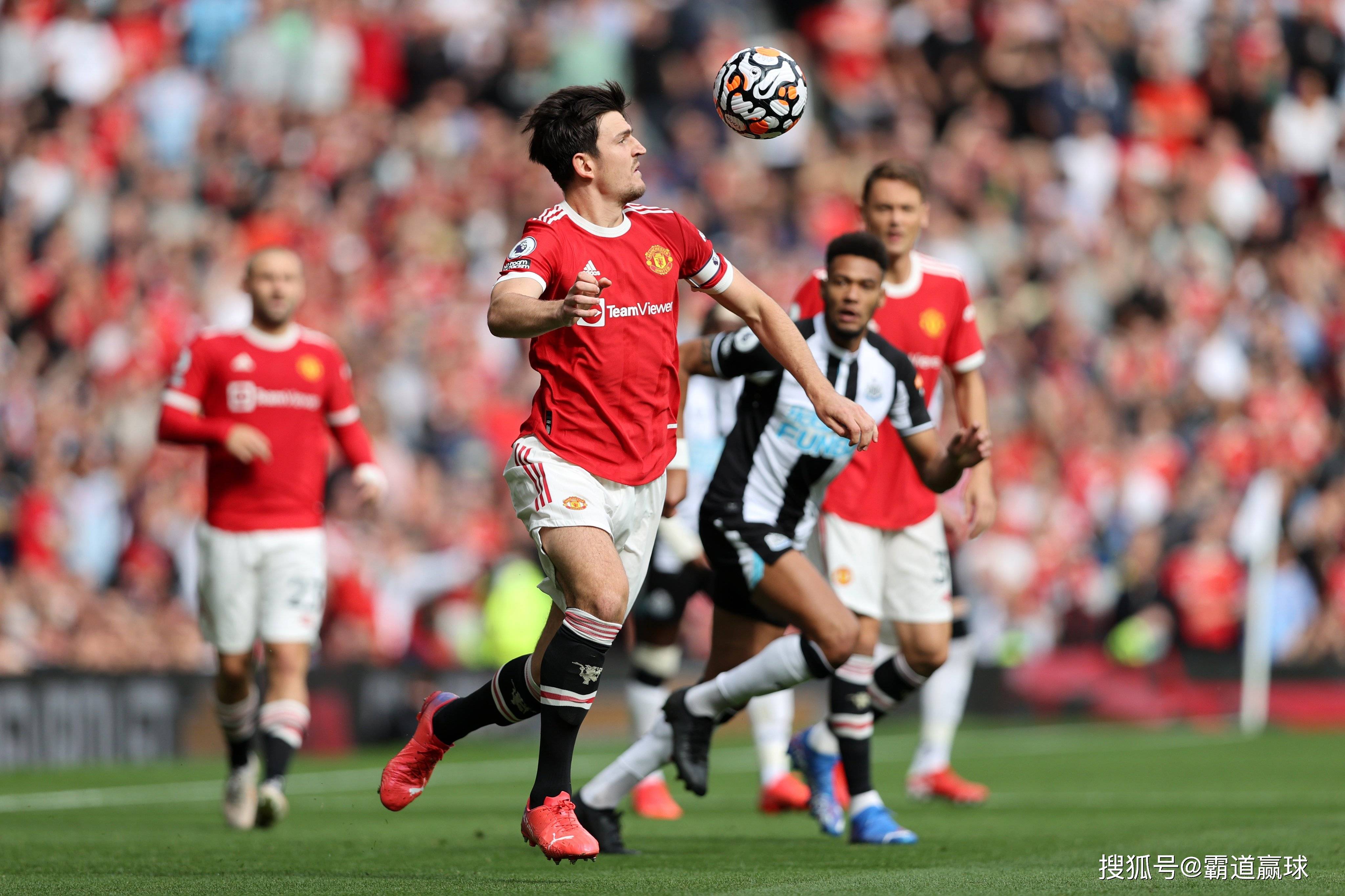 曼联防守出现漏洞,丢掉关键比赛分数 曼联防守出现漏洞,丢掉关键比赛分数