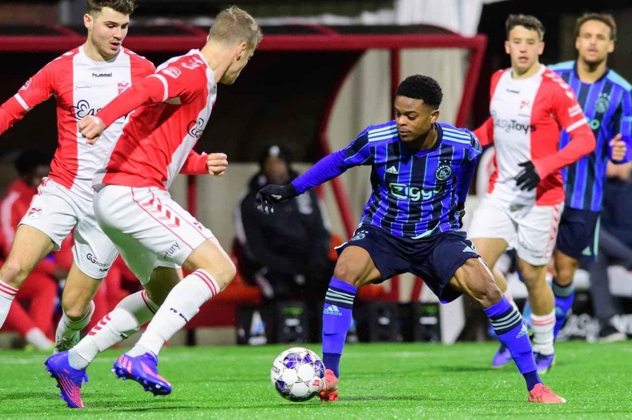 阿贾克斯英雄末路，荷甲球队陷入困境！