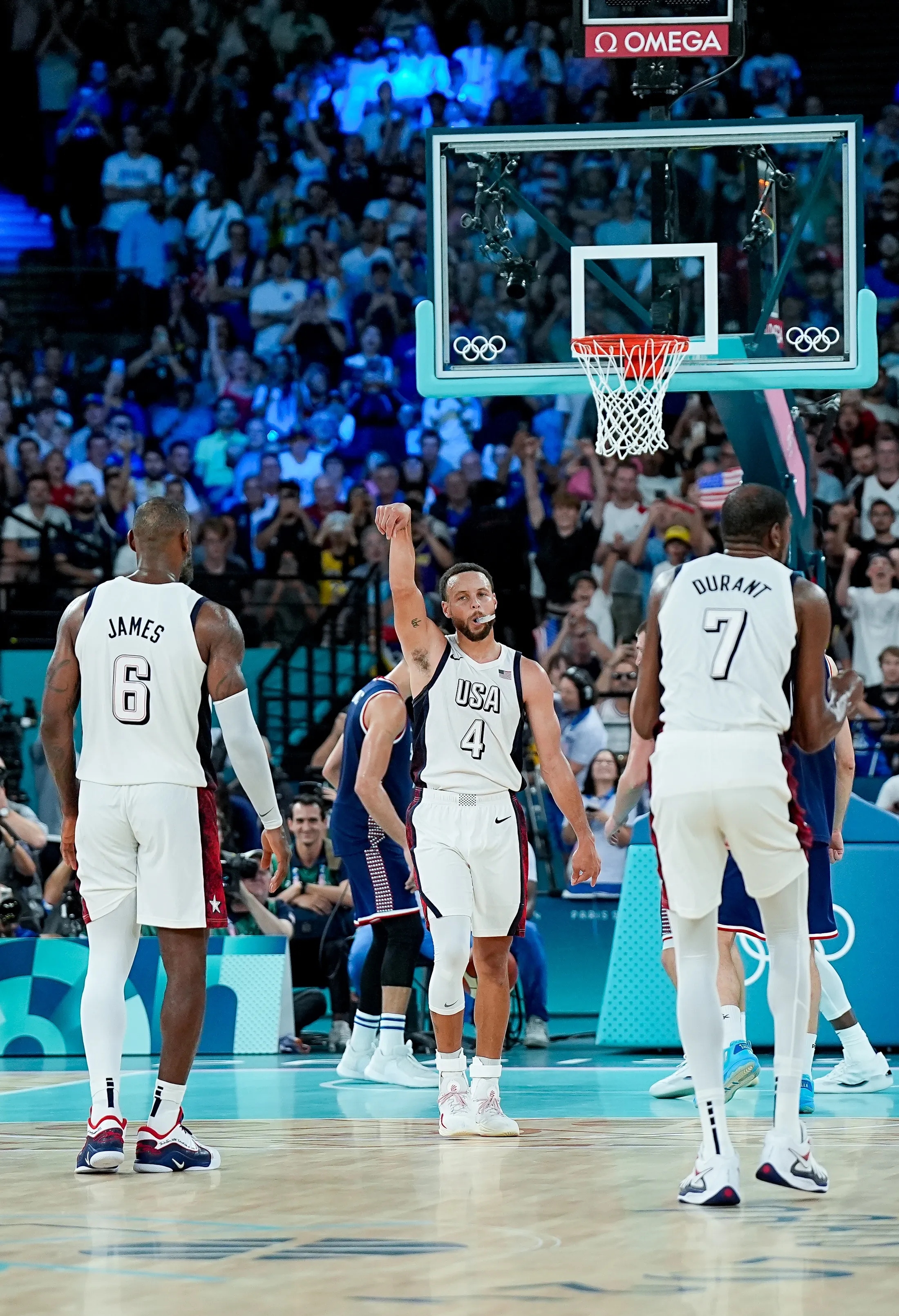 世界杯篮球赛事峰回路转，观众热情高涨