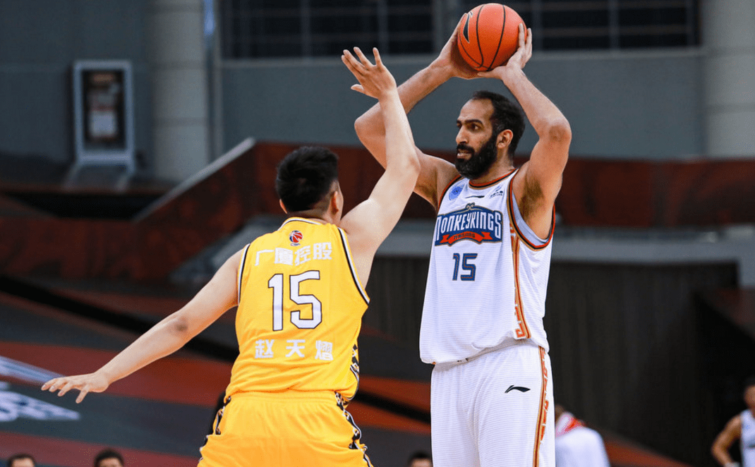 银川男篮努力拼搏,赢得比赛胜利 银川男篮努力拼搏,赢得比赛胜利