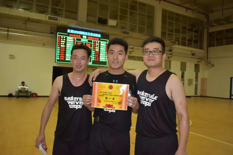 战术调整成功!球队连胜展现冠军风采 战术调整成功!球队连胜展现冠军风采