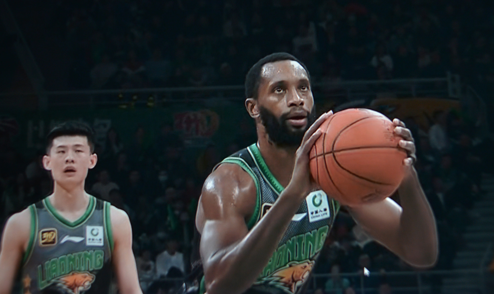 辽宁队战胜上海,获得了本赛季的首胜 辽宁队战胜上海,获得了本赛季的首胜