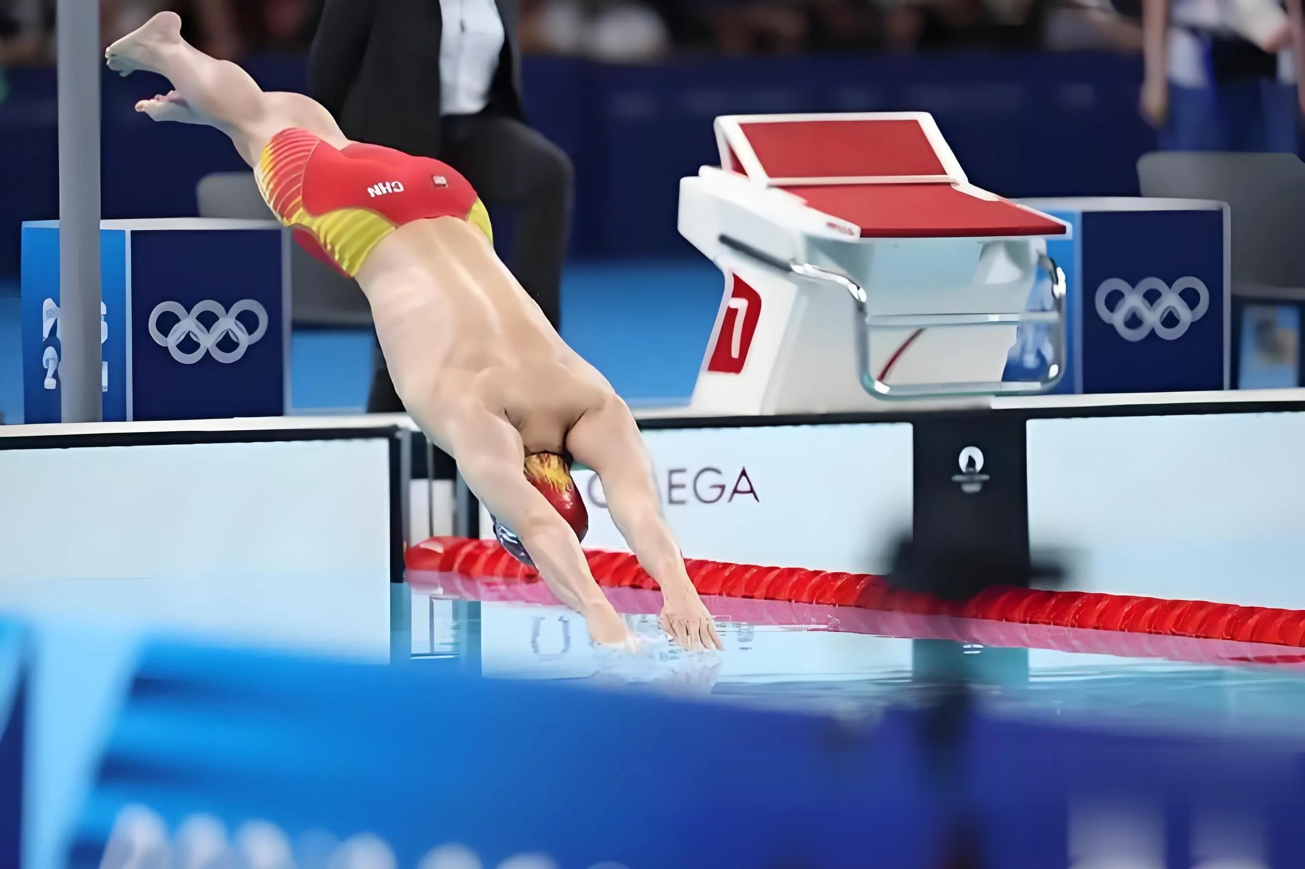 游泳选手挑战极限,刷新世界纪录 游泳选手挑战极限,刷新世界纪录