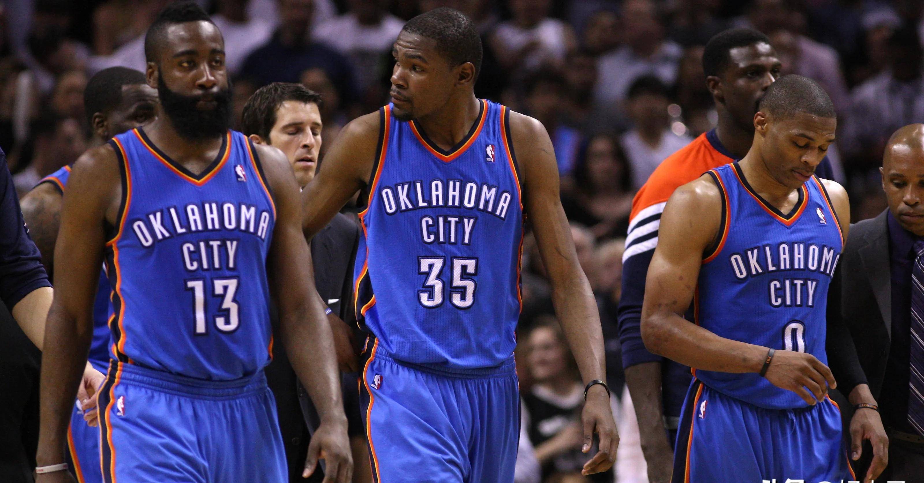 易胜博体育-快船对阵雷霆，西部两强交锋谁更胜一筹？