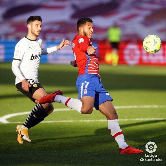 格拉纳达主场战平瓦伦西亚，守住主场不败记录