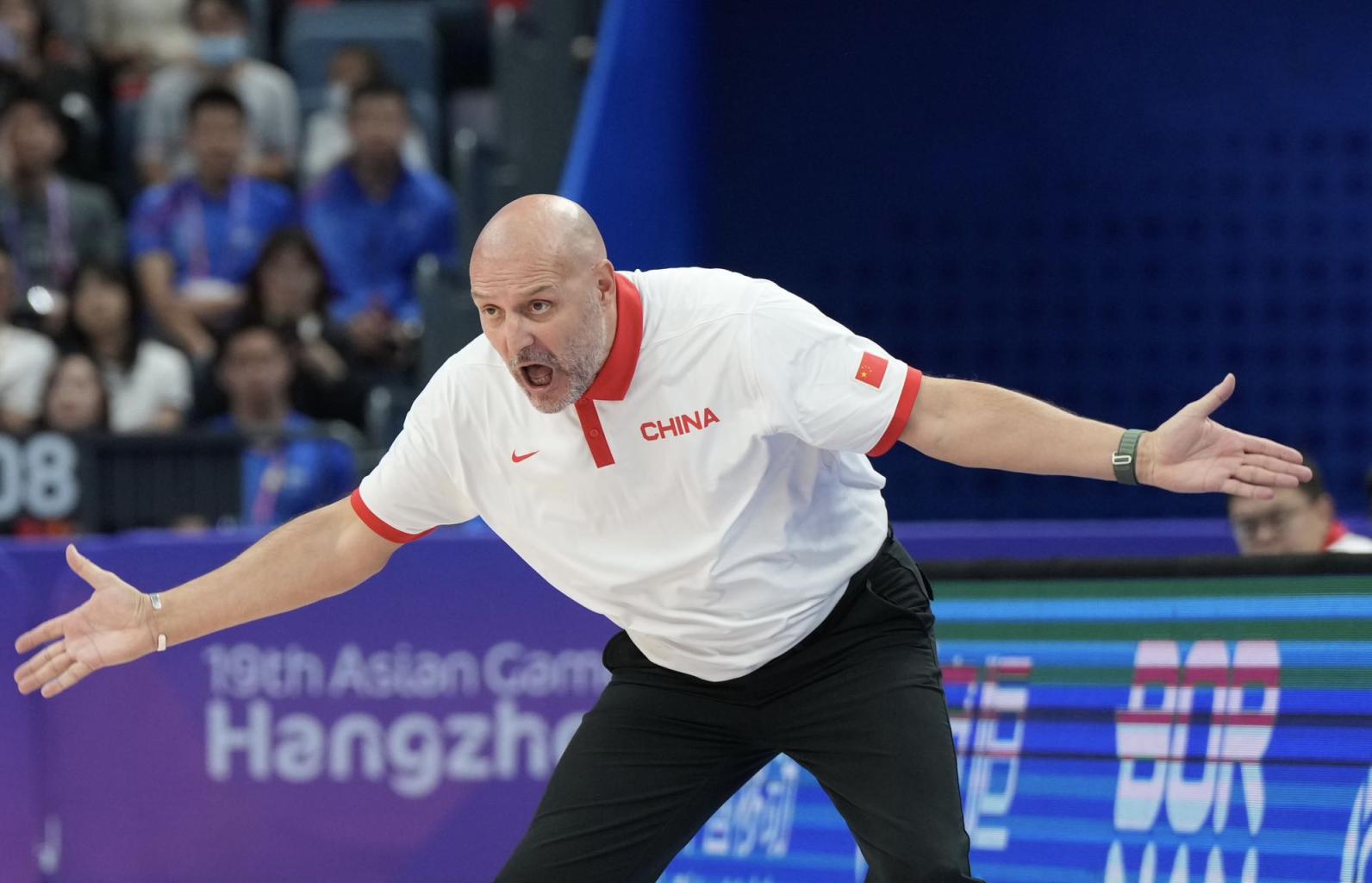 丹麦代表团在篮球比赛中崭露头角，夺得铜牌