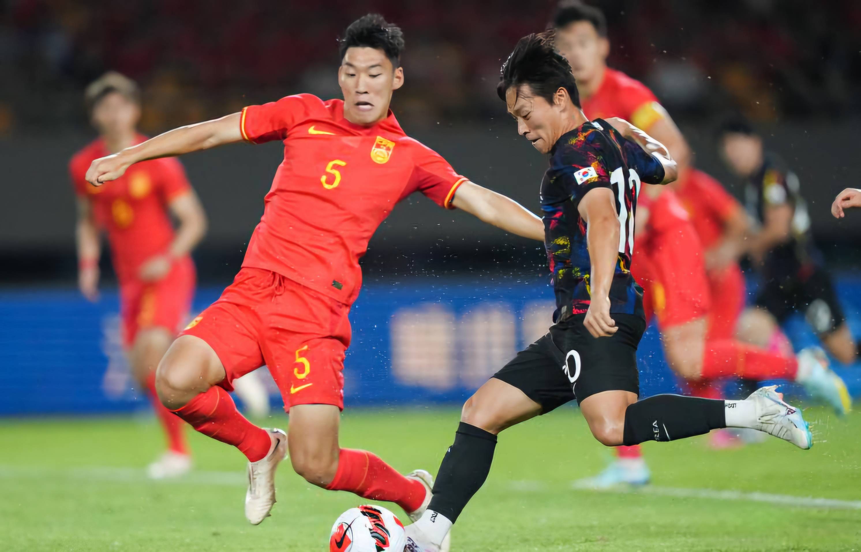 全力求胜！国内足球比赛球队全力备战