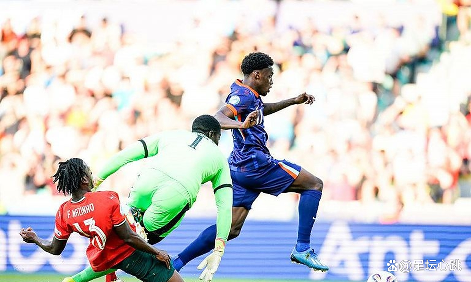 易胜博体育-荷兰队惨遭捷克逆转，绝杀球引发球迷愤怒