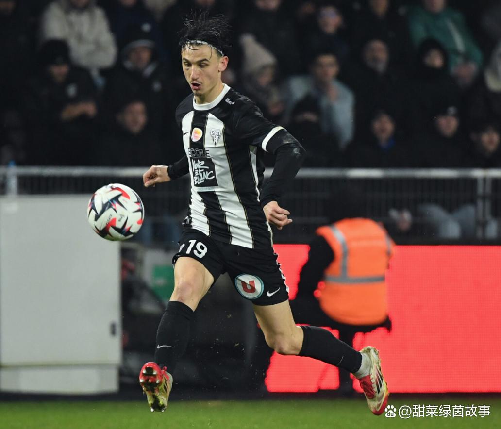 昂热对阵南特:保级压力逼近 昂热对阵南特:保级压力逼近