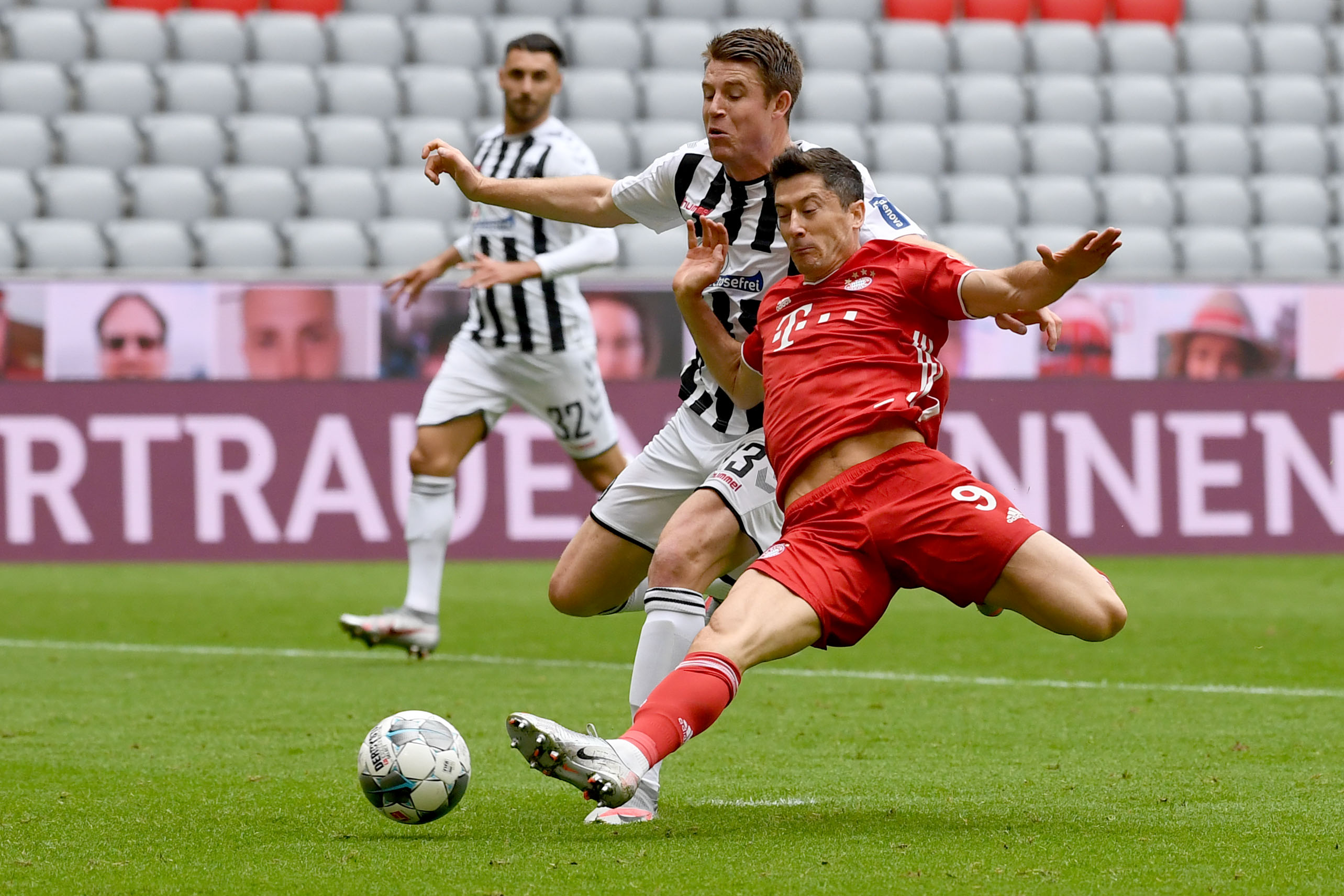 易胜博体育官方网站-足球赛场上的精彩瞬间，精神风采抢眼！