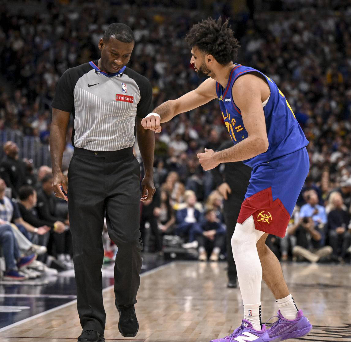 掘金队团结拼搏,争夺季后赛主场优势 掘金队团结拼搏,争夺季后赛主场优势