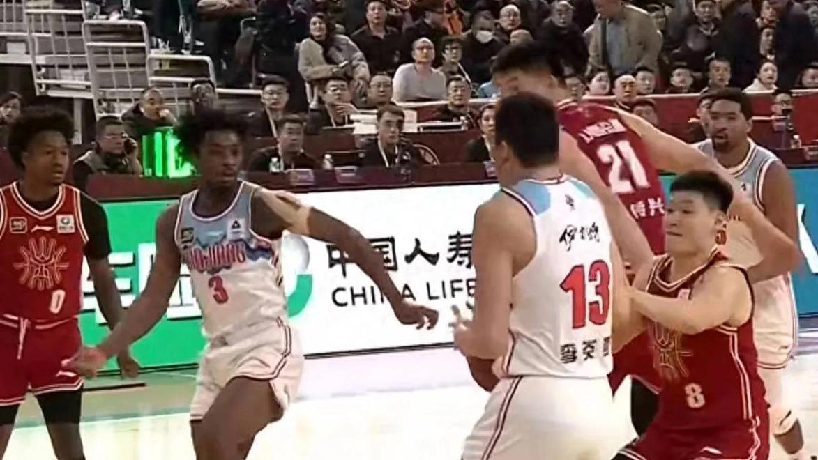 易胜博体育-惊心动魄的比拼，比赛中一方逆袭取得意外胜利