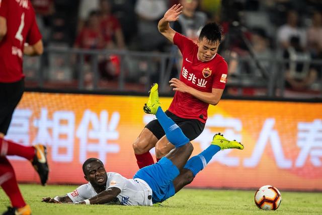 深圳佳兆业主场1-1战平天津泰达，积分继续增加