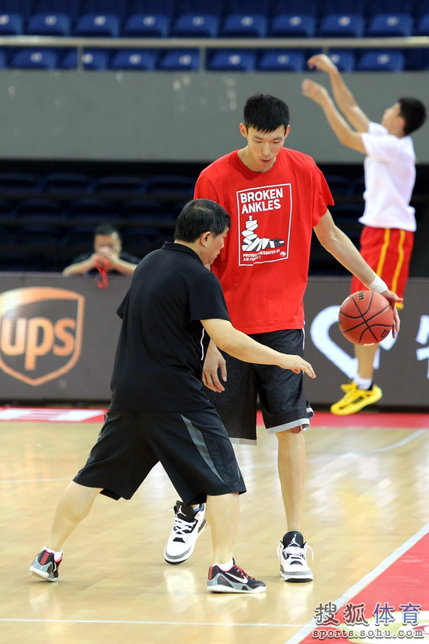 易胜博体育官方网站-悉尼男篮备战澳大利亚篮球联赛收官战