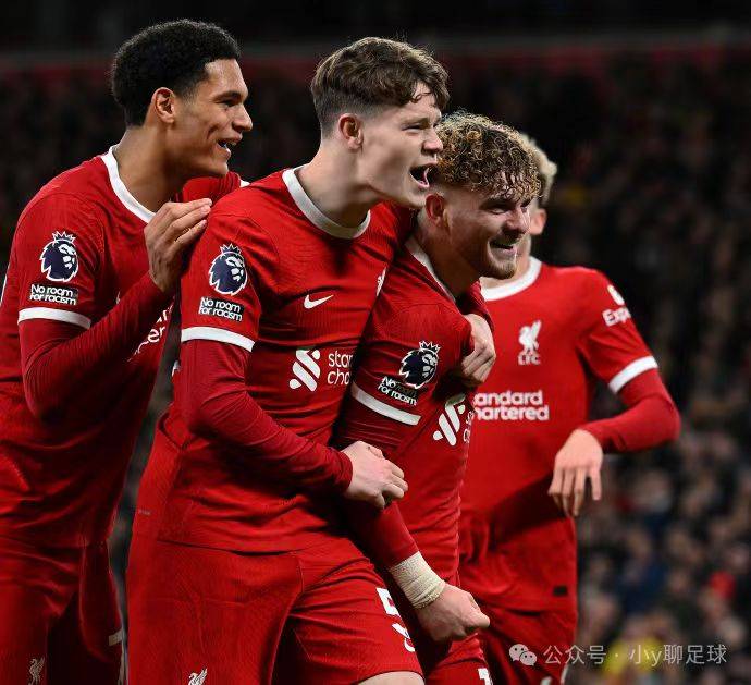 红蓝大战!国家队争夺足坛荣誉 红蓝大战!国家队争夺足坛荣誉