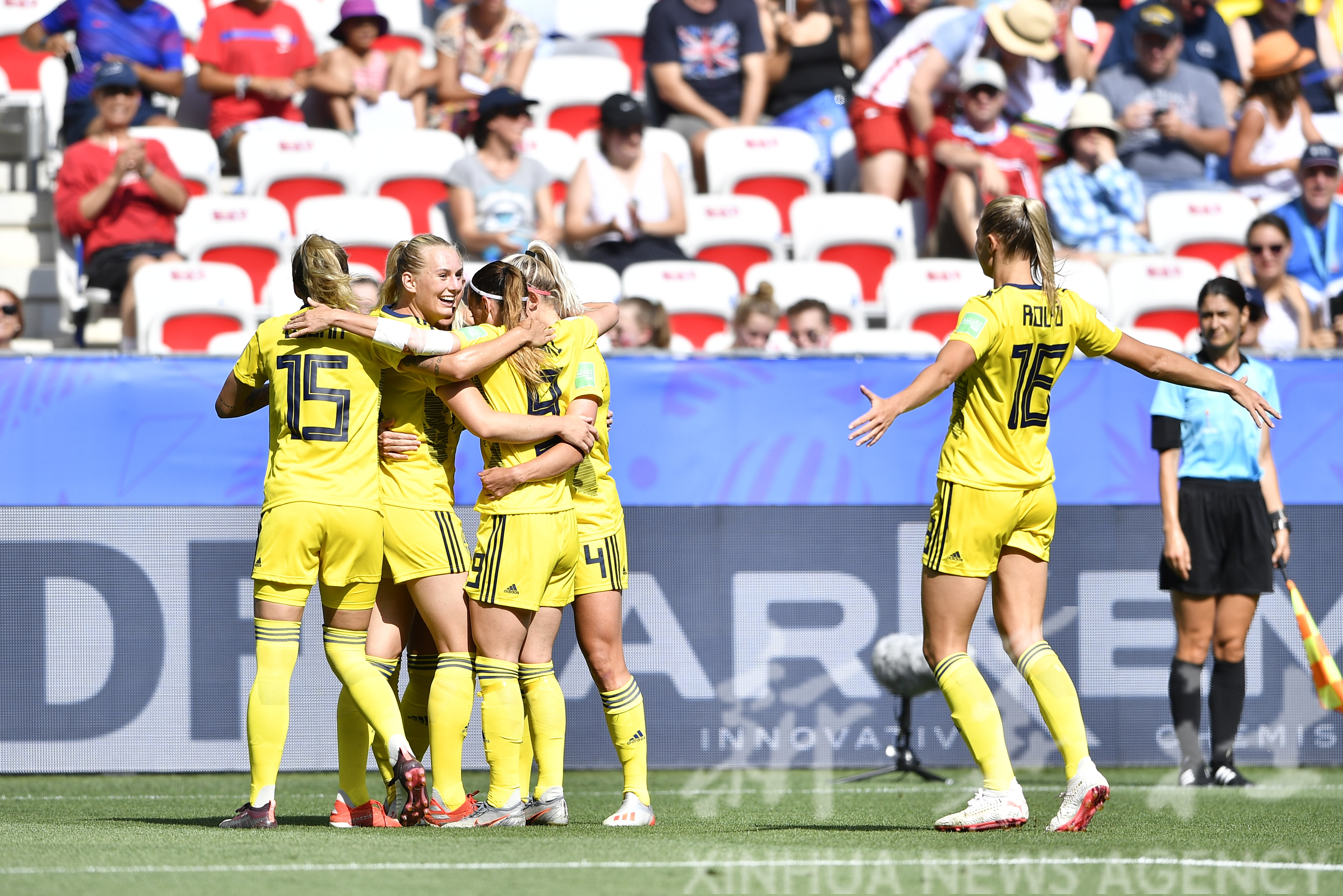 英格兰大破瑞典,全队表现精彩获得胜利 英格兰大破瑞典,全队表现精彩获得胜利