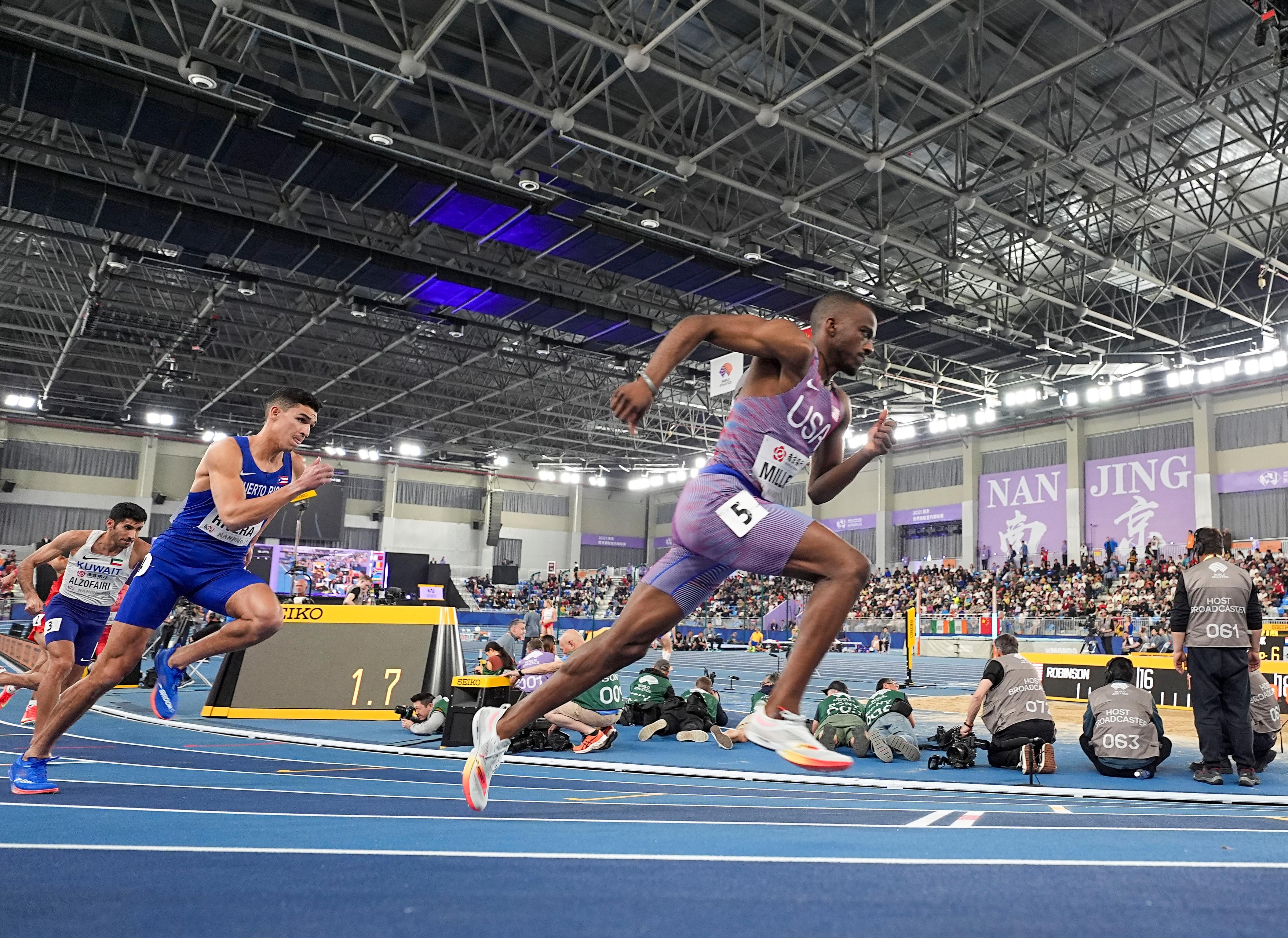 紧张刺激!赛场上演壮观对决,火花四溅 紧张刺激!赛场上演壮观对决,火花四溅