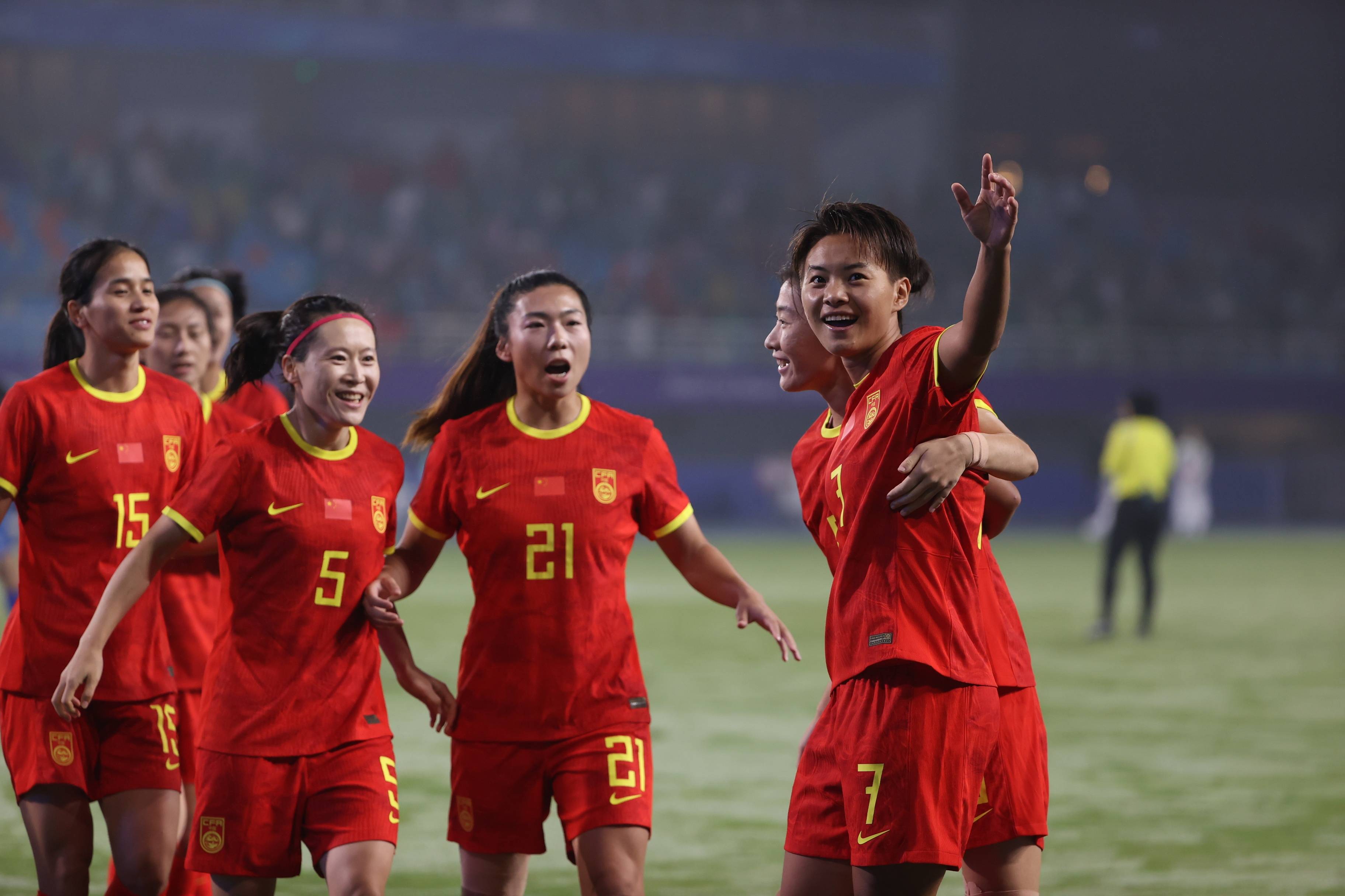 国内女足比赛场上，攻守兼备实力突出