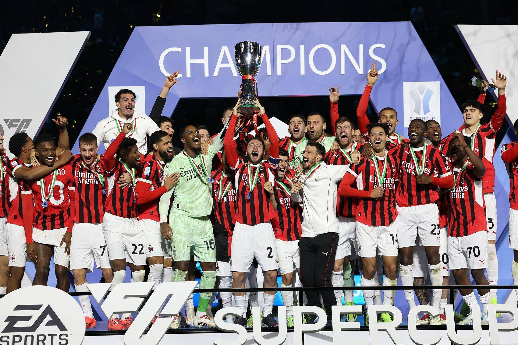 中欧球员表现出色,带领球队获胜 中欧球员表现出色,带领球队获胜