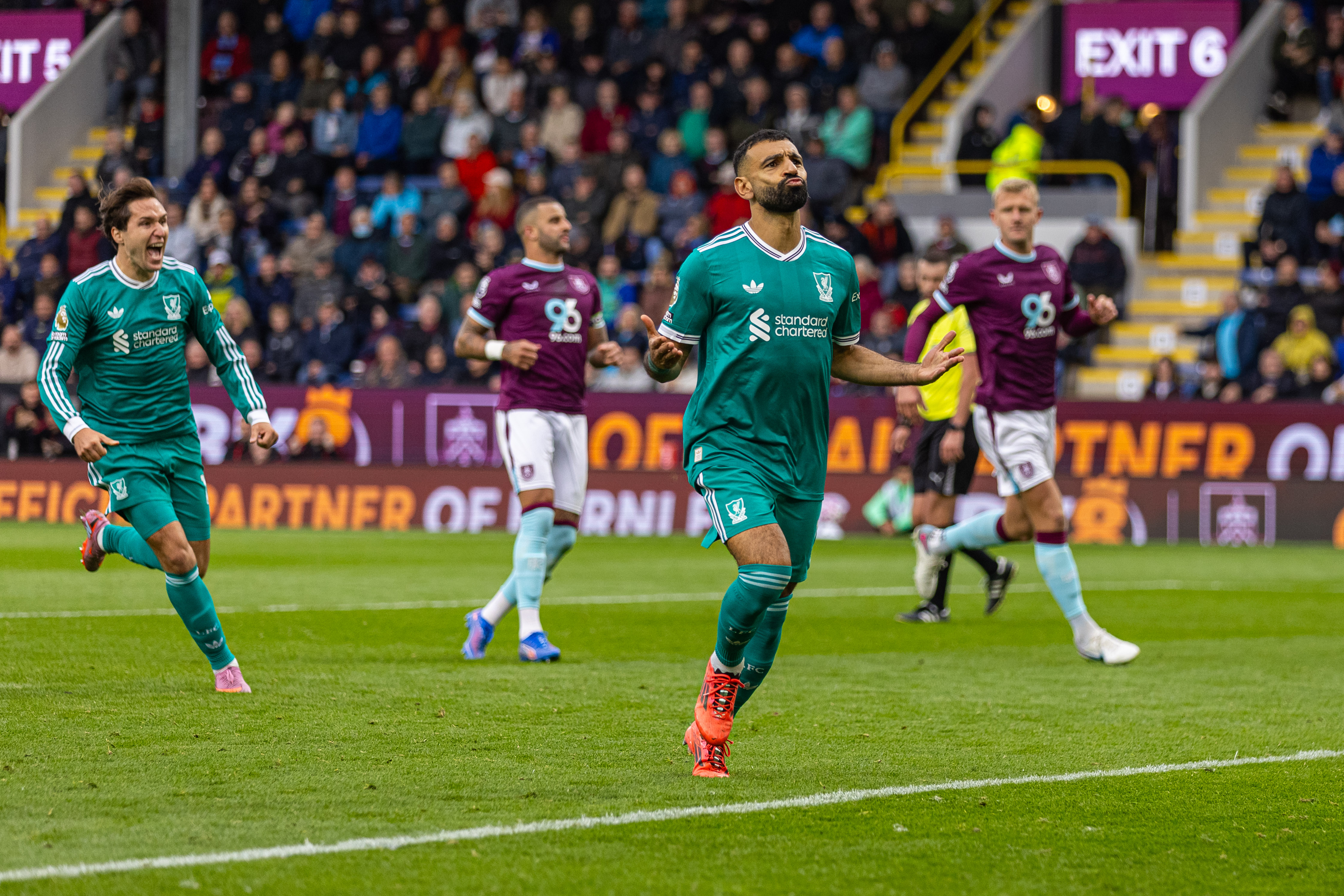 易胜博体育官方网站-利物浦客场不敌伯恩利，榜首位置受挑战