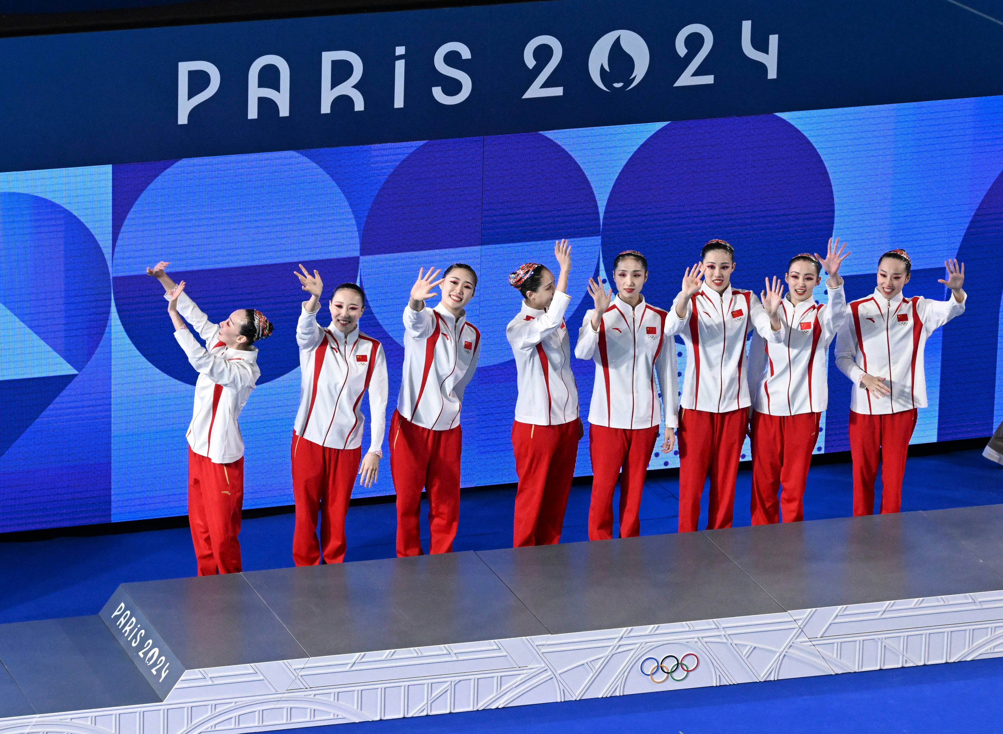 美国花样游泳队惊艳亮相,表演华丽夺得金牌 美国花样游泳队惊艳亮相,表演华丽夺得金牌