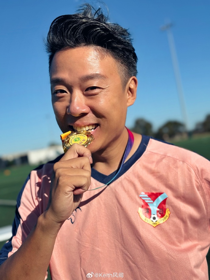 ysbSPORTS-教练瞄准冠军奖杯，坚持训练