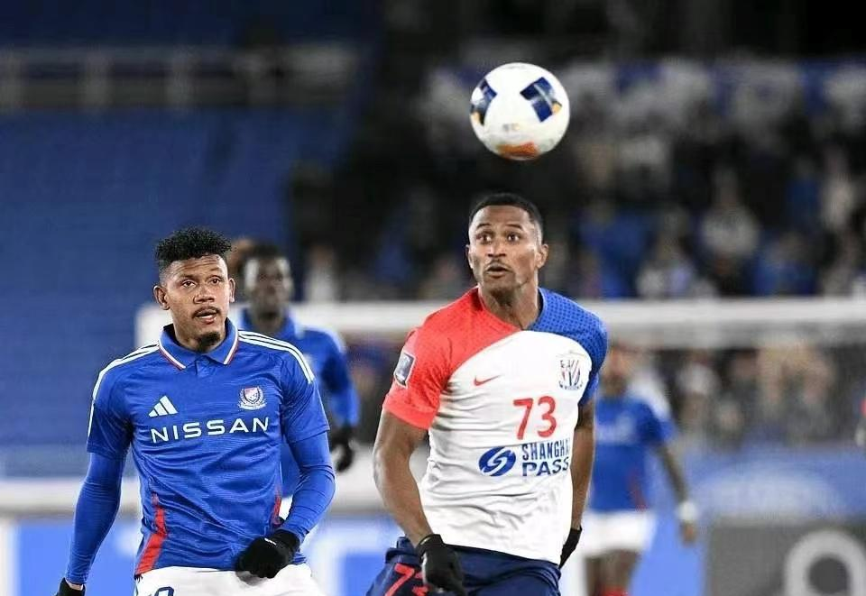 日本门将发挥神勇，帮助球队获得胜利