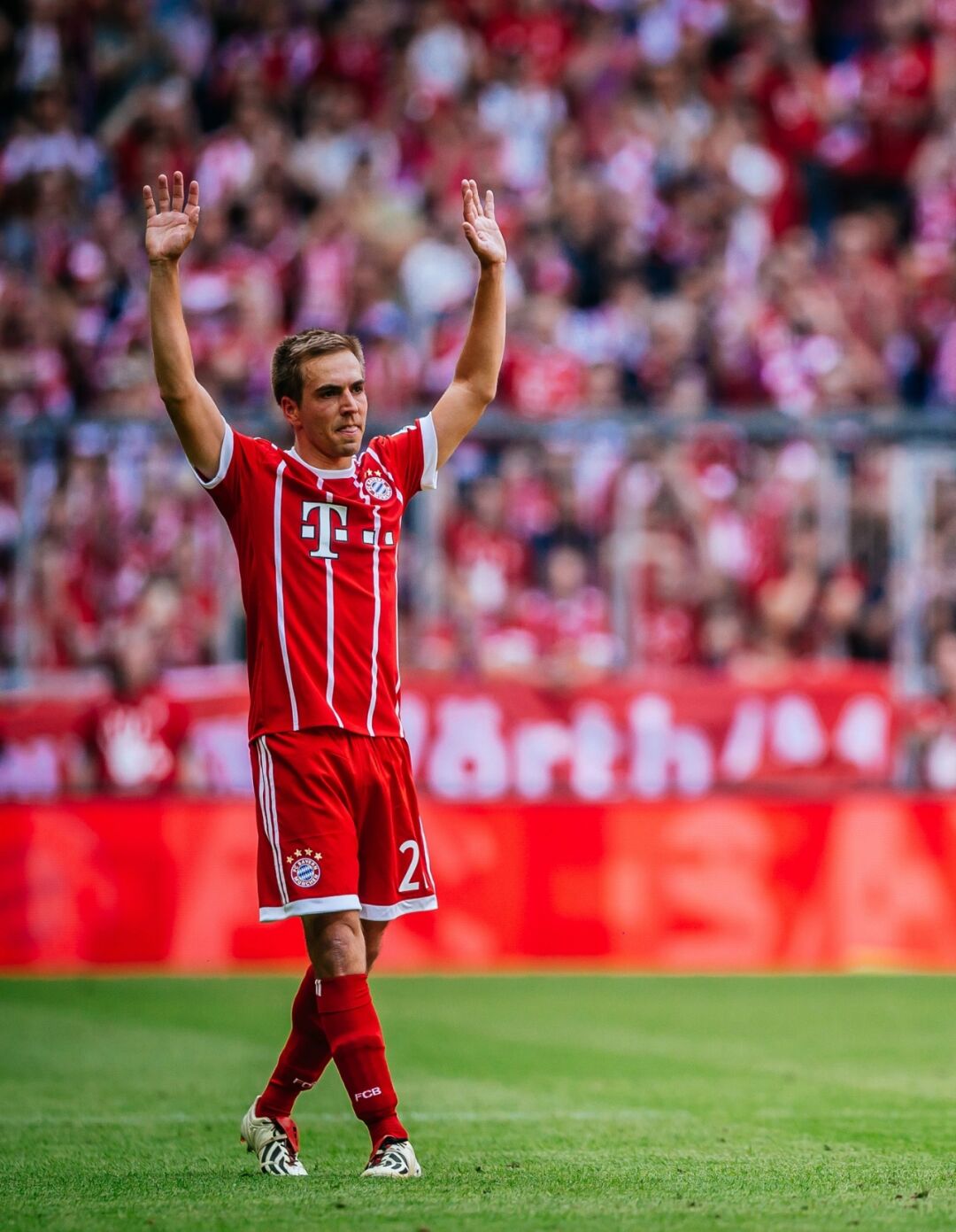 拉姆连续破门，拜仁慕尼黑主场击败对手