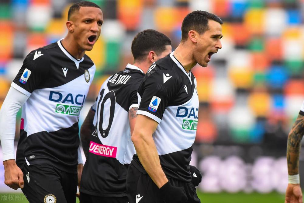 冰岛队核玻仁副投进三球，意大利被逼降级