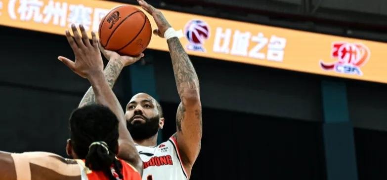 广东宏远与天津男篮对决,期待主场胜利 广东宏远与天津男篮对决,期待主场胜利