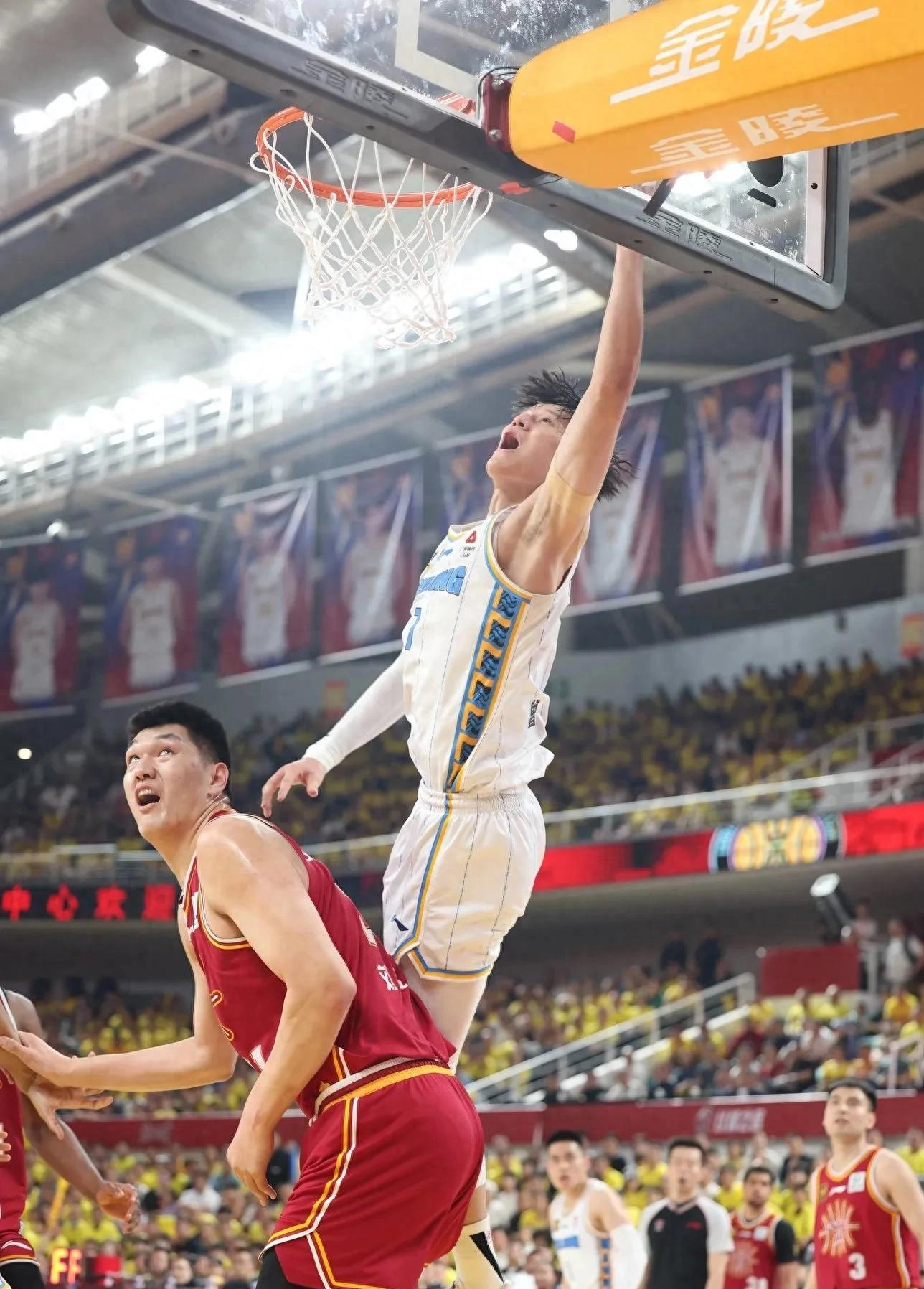 易胜博体育-湖北队在主场比赛中与黑龙江队战成胶着局面，最终以微弱优势获胜