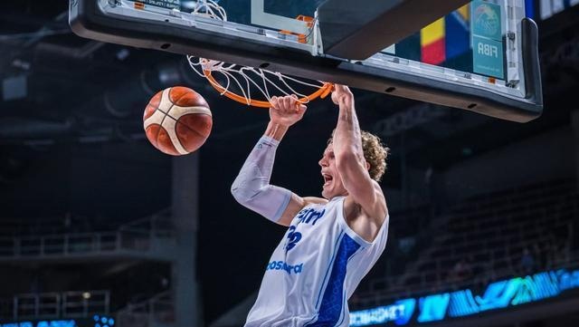 芬兰球员发挥稳健,赢得胜利 芬兰球员发挥稳健,赢得胜利